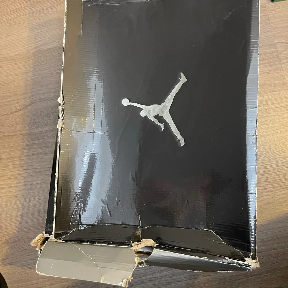 Used Men’s Air Jordan Retro 9 - Picture 3 of 10